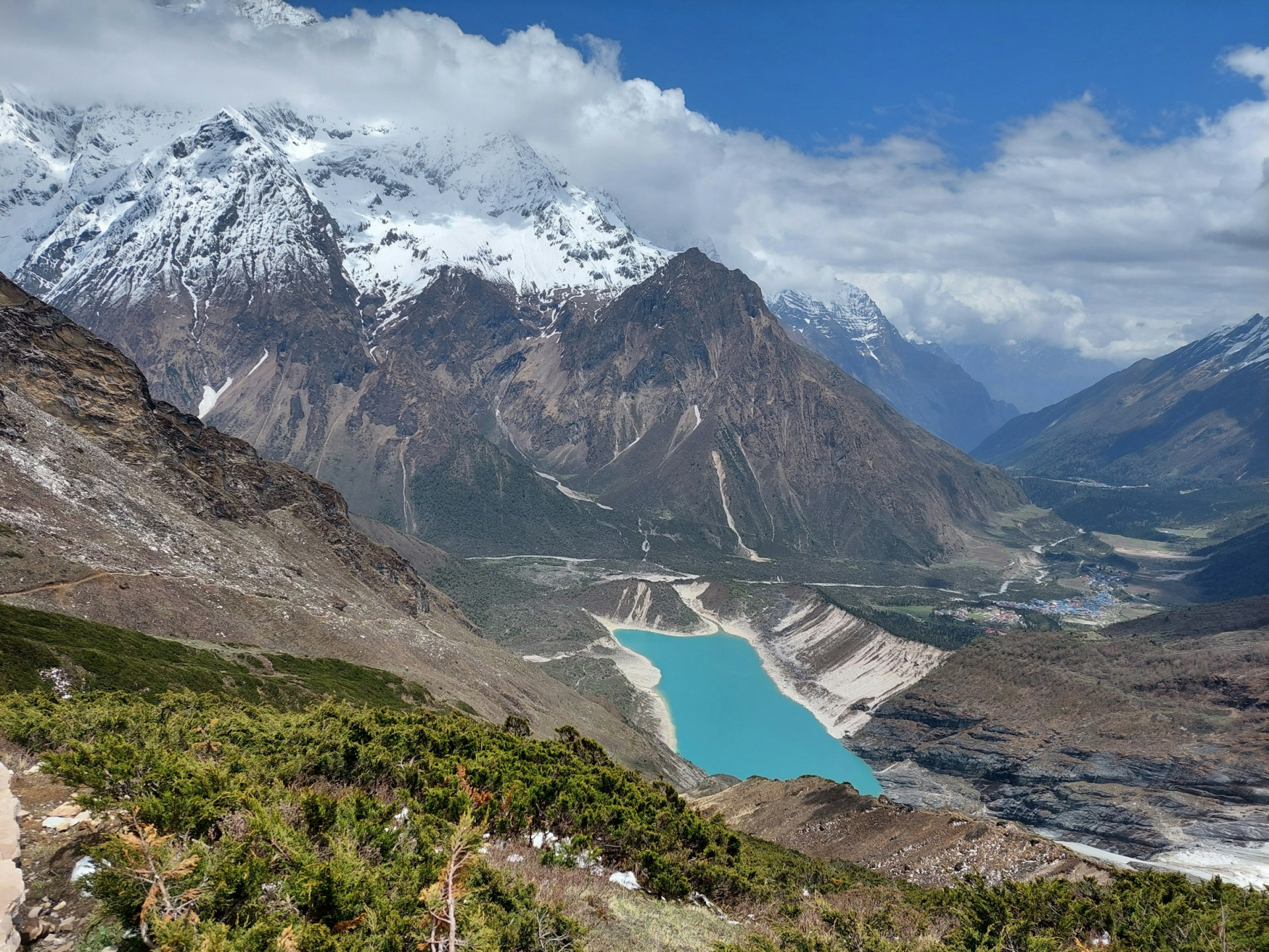 Manaslu Circuit Trek combined with Tsum Valley